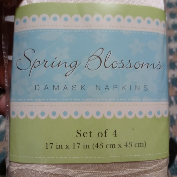 NIP Spring Blossoms Napkins - Picture 2 of 3